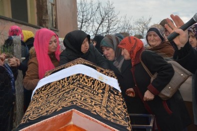 Bursa'da Kocası Tarafından Öldürülen Kadın Sinop'ta Toprağa Verildi