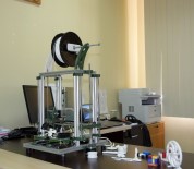 MUSTAFA AYYıLDıZ - Düzce Üniversitesi Teknoloji Fakültesi 3D Printer Makinesi Prototipi Üretti