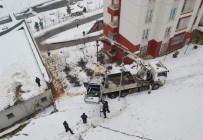 ALI SAĞLAM - (Tekrar) Kontrolden Çıkan Araç Yaklaşık 30 Metre Yükseklikten Binanın Çatısına Düştü