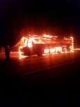 YANGıN YERI - Yolcu otobüsü alev alev yandı