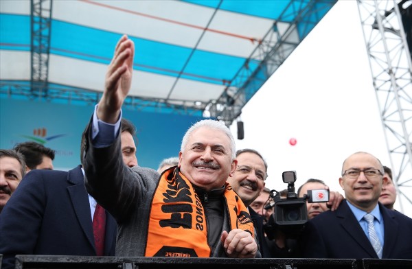 Başbakan korumasında dikkat çeken silah