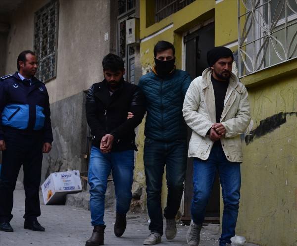 Yurt genelinde DEAŞ operasyonu: 400 gözaltı