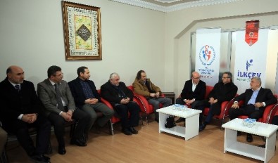 Başkan Karaosmanoğlu, İLKÇEV Derneğini Ziyaret Etti
