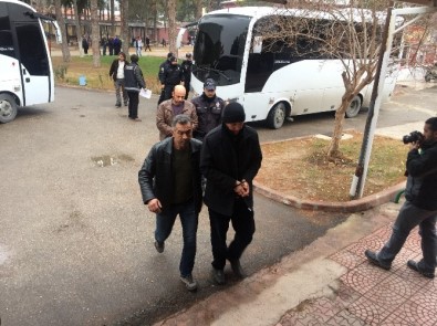 Adana'da FETÖ Şüphelisi Polisler Adliyeye Sevk Edildi