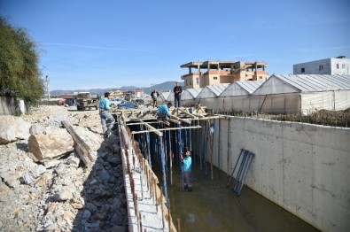 Alanya Belediyesi Seraphan Deresi'ni Islah Ediyor