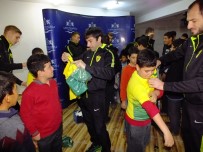 HALUK ŞIMŞEK - Anzhi Oyuncularından Özel Öğrencilere Hediye