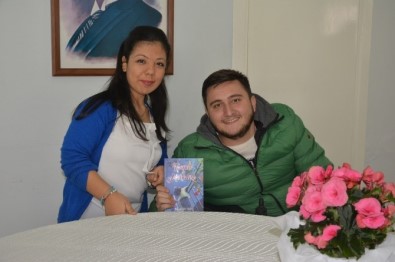 Bedensel Engelli Lise Öğrencisi İlk Kitabını Çıkardı