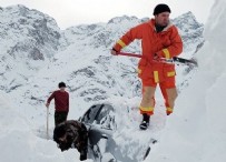 Çığ bir köyü yuttu: En az 54 ölü