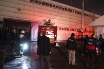 Düzce'de Fabrika Yangınında 5 Kişi Dumandan Etkilendi