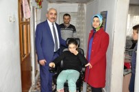OMURİLİK FELÇLİLERİ - Engelli Çocuğun Akülü Sandalye Sevinci