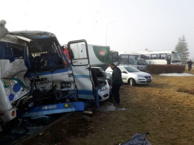 Konya'da Zincirleme Trafik Kazalarında 38 Kişi Yaralandı