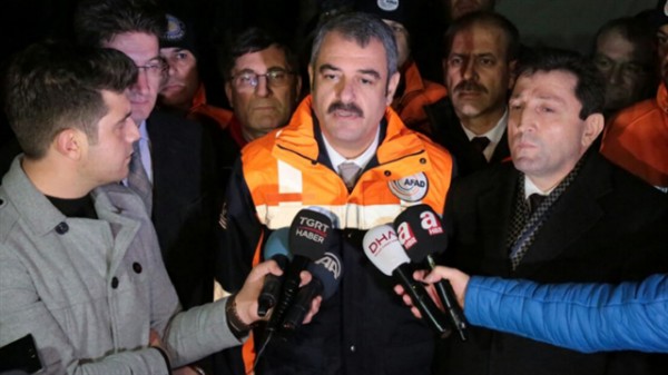 AFAD Başkanı'ndan kritik uyarı: Hasarlı evlere girmeyin