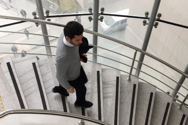 Rüzgar Çetin 'muşta' davası için Adliye'de