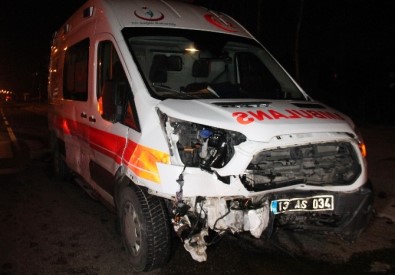 Elazığ'da Ambulans İle Otomobil Çarpıştı Açıklaması 3 Yaralı