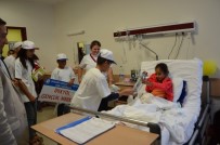 DÜNYA KANSER GÜNÜ - Gençlerden Kanser Hastalarına Moral Ziyareti