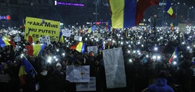 Romanya'da Protestolar Sürüyor