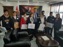SAVAŞ KONAK - Silopi'de Başarılı Öğrencilere Kaymakamdan Ödül