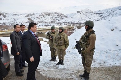 Vali Arslantaş, Jandarma Kontrol Noktasını Denetledi