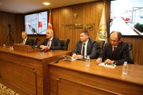 KALDIRIM ÇALIŞMASI - Altınordu'da Beton Yola Devam