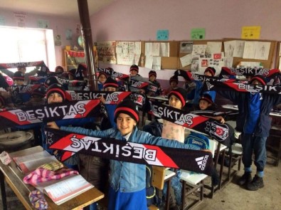 Dağpınar Jandarmadan Öğrencilere Kışlık Atkı, Bere Ve Şapka