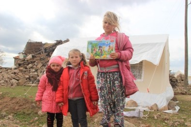 Depremin Yaralarını Yap-Boz İle Sarıyorlar