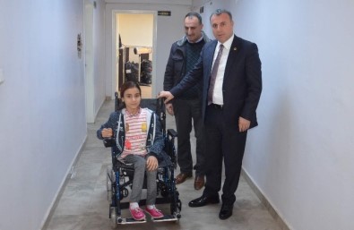 Kurtalan'da Engelli Gence Tekerlekli Sandalye