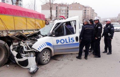 Polis Aracı Tıra Çarptı Açıklaması 1 Polis Yaralı