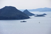 KARDAK KAYALıKLARı - Türk Ve Yunan Botları Burun Buruna Geldi
