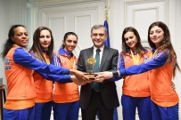 ASLI ÇAKIR ALPTEKİN - Üsküdarlı Altın Kızlardan Avrupa'da Bir İlk