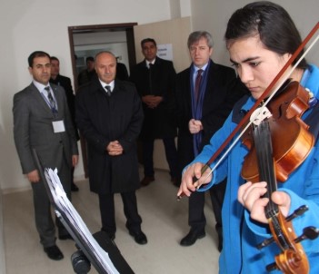 Vali Çınar'dan Okul Ziyaretleri