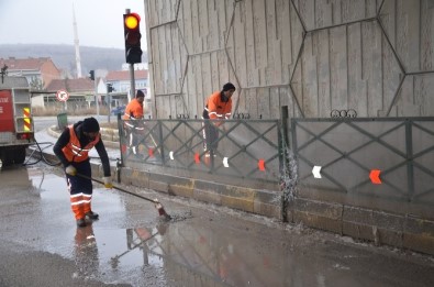 Bozüyük'te Alt Geçitlerde Kapsamlı Temizlik