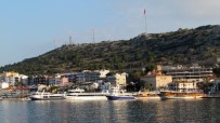 BALIKÇI TEKNESİ - Çeşme'deki Gezi Teknelerinde Barınak Sıkıntısı