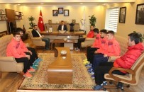 ŞÜKRÜ KARABACAK - Darıcalı Atletler, Başkan Karabacak'ı Ziyaret Etti