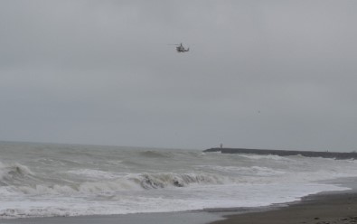 Denizde Kaybolan Balıkçı Helikopter Desteğiyle Aranıyor