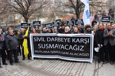 Eskişehir'de İhraç Edilen Akademisyenler Eylem Yaptı