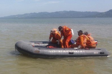 Tekne alabora oldu: 13 kişi kayıp