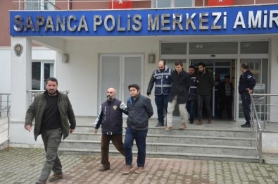 Sakarya'da Bylock Kullanan 3 Kişi Tutuklandı