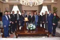 Vali Güvençer'e MİDDER Onursal Üyelik Belgesi