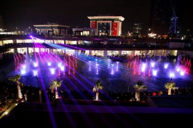 Watergarden İstanbul'da 14 Şubat Sevgililer Günü'nde Aşk Şarkılı Su Şovu