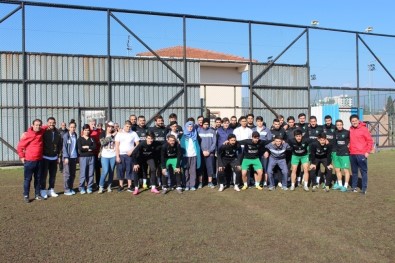 Beyaz Kalpler'den Kocaelispor Antrenmanına Ziyaret