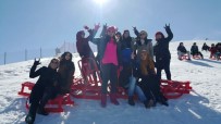 MANGAL KEYFİ - Pursaklarlı Kadınlar Kayak Merkezinde Keyifli Bir Gün Geçirdi