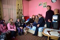 ALTıNOLUK - Yaşlı Vatandaşların Evlerini Kendi Evleri Gibi Temizliyorlar