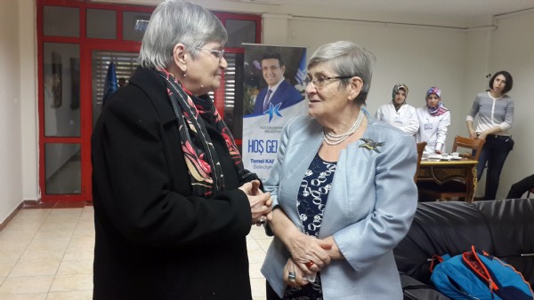 Canan Karatay benzerini görünce şok oldu