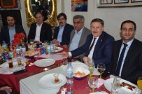 MECİT TARHAN - AK Parti'li Eski Başkanlar Yemekte Bir Araya Geldi