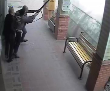 Belediye Binasını Pompalı Tüfekle Böyle Bastı