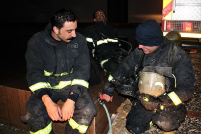 Bursa'da 11. Katta Çıkan Yangın Büyümeden Söndürüldü