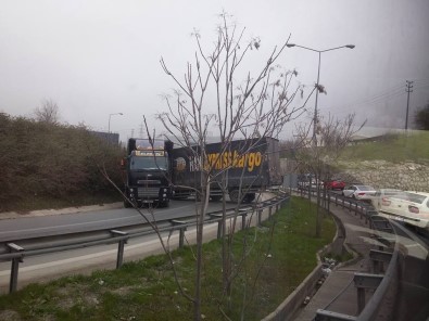 Bursa'da TIR Kazası Trafiği Kilitledi