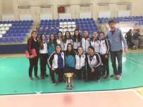 SALON FUTBOLU - ÇOMÜ Kadın Futsal Takımı Namağlup Şampiyon