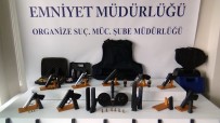 SİLAH KAÇAKÇILIĞI - İstanbul'da Silah Kaçakçılığı Şebekesi Çökertildi Açıklaması 5 Gözaltı
