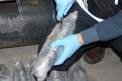 İzmir'e Uyuşturucu Sokmaya Çalışırken Yakalandı